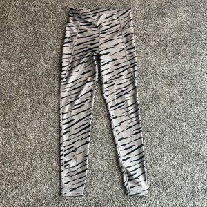 Gap zebra print Blackout Technology hidden pocket leggings